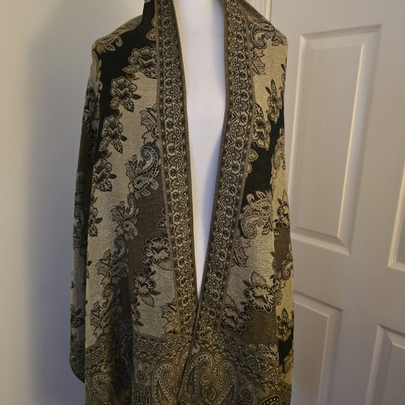 Accessory Street Elegant Floral Paisley Patterned Scarf, Metallic Gold/Brown - Picture 4 of 8